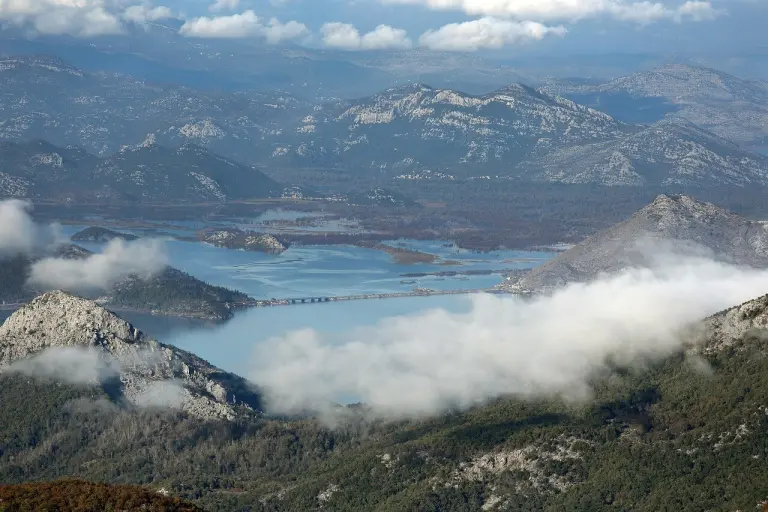 Les plus beaux lacs des Balkans : voyage au cœur de la nature