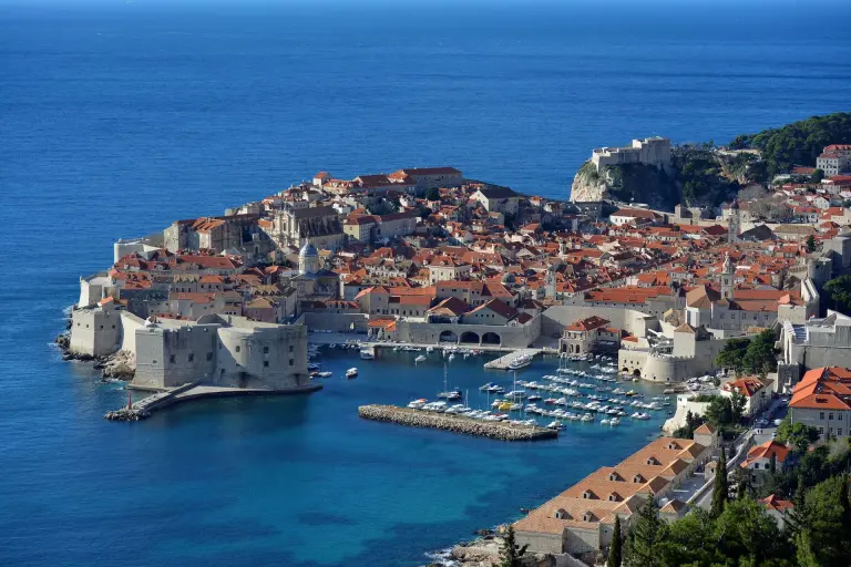 Dubrovnik vs Split : quelle ville choisir pour vos vacances ?
