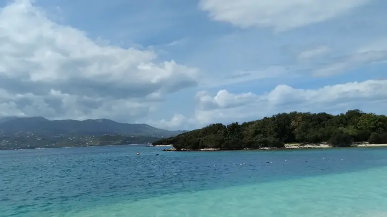 Ksamil : la plage paradisiaque d&rsquo;Albanie — guide complet 2026