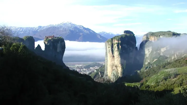 Meteores : visiter les monasteres suspendus de Grece (guide 2026)